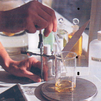 Make Your Own Signature Perfume — Holiday Camp at The Fashion School Chelsea